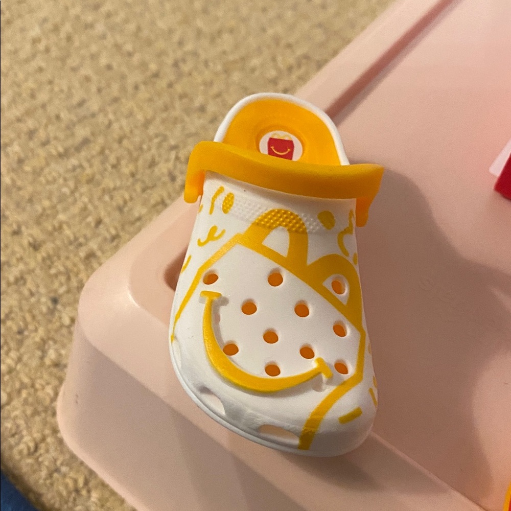 4 New Crocs keychains - Picture 2 of 6